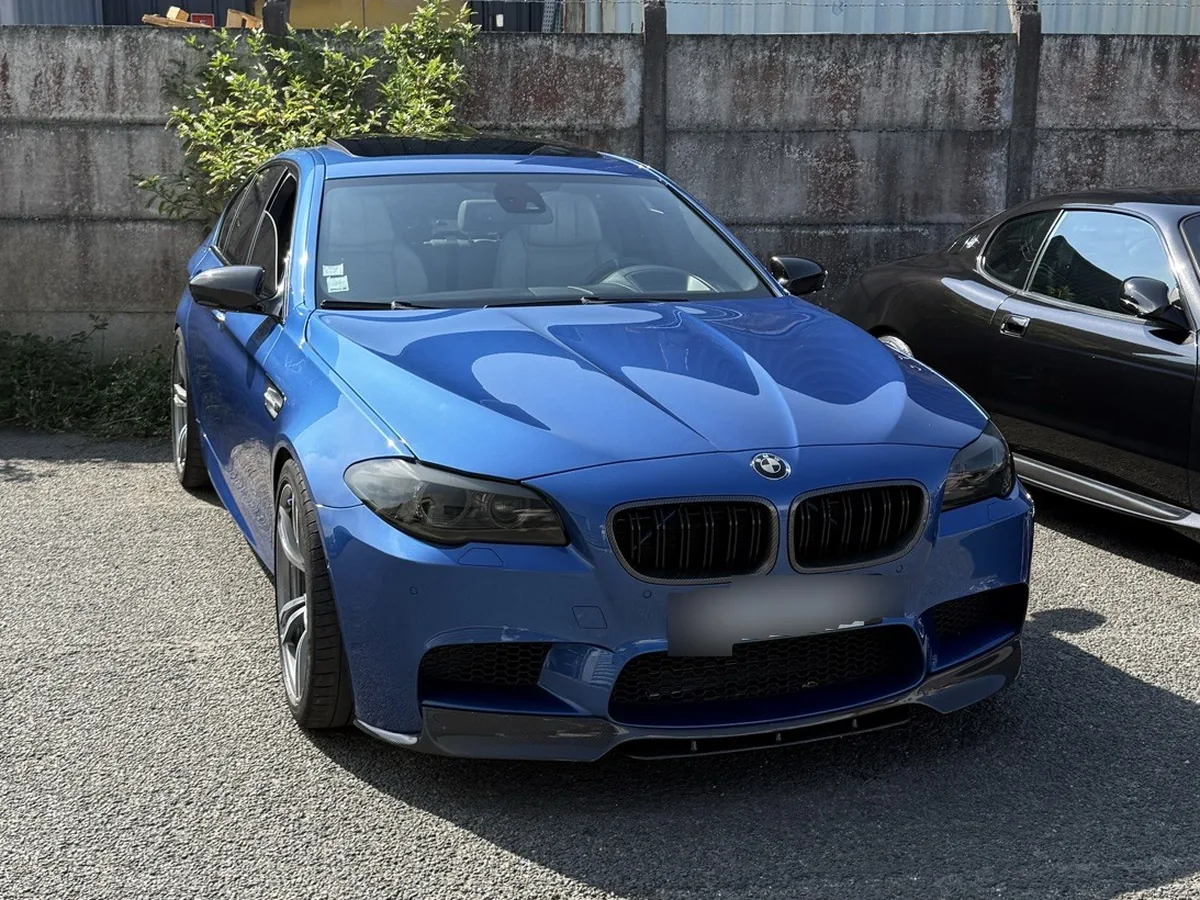 BMW M5 2011